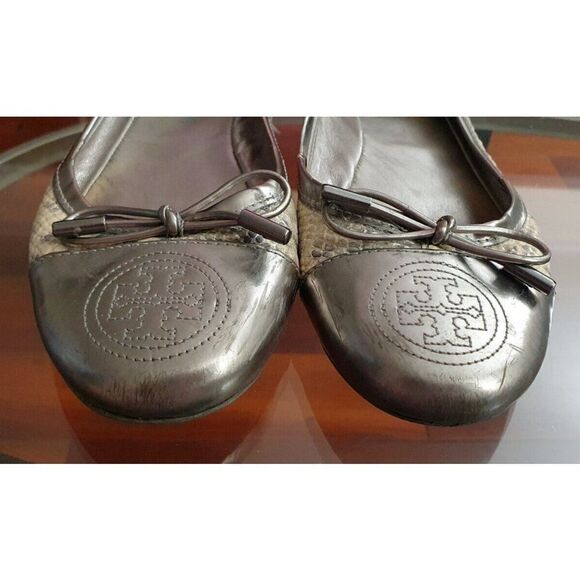 Tory Burch Verbena Silver Patent Toe Silver Gray Snake Skin Bow Flats Size 7 - Picture 3 of 8